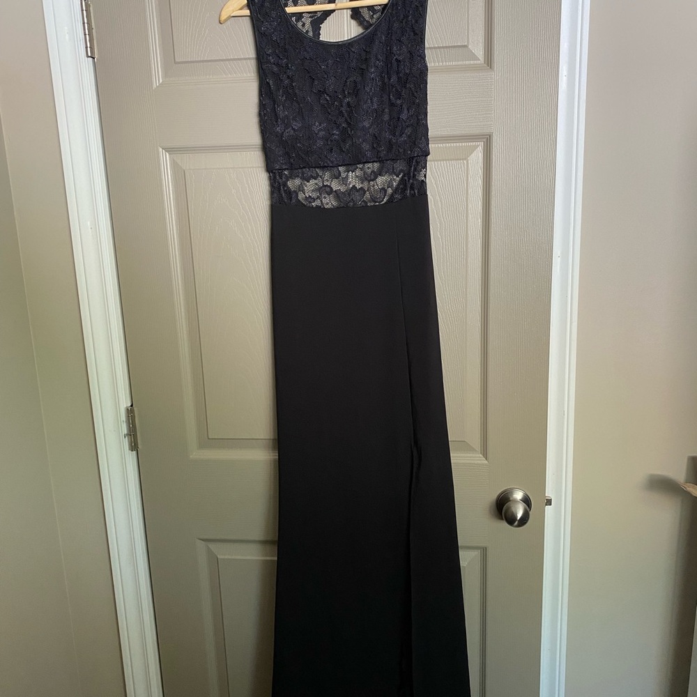 Emerald Sundae Black Sleeveless Scoop Neck Gown